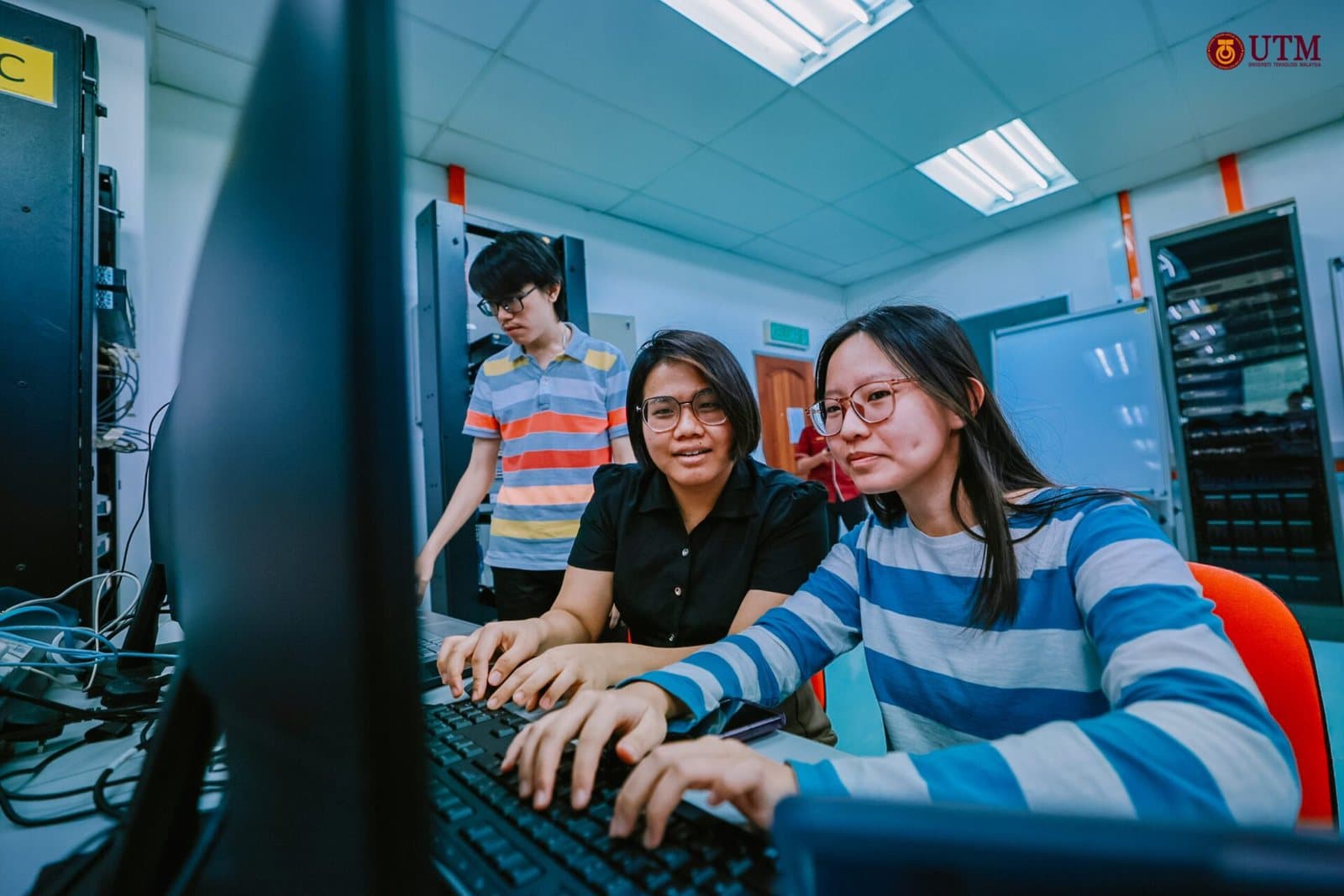 Universiti Teknologi Malaysia — طلاب في مختبر الحاسوب