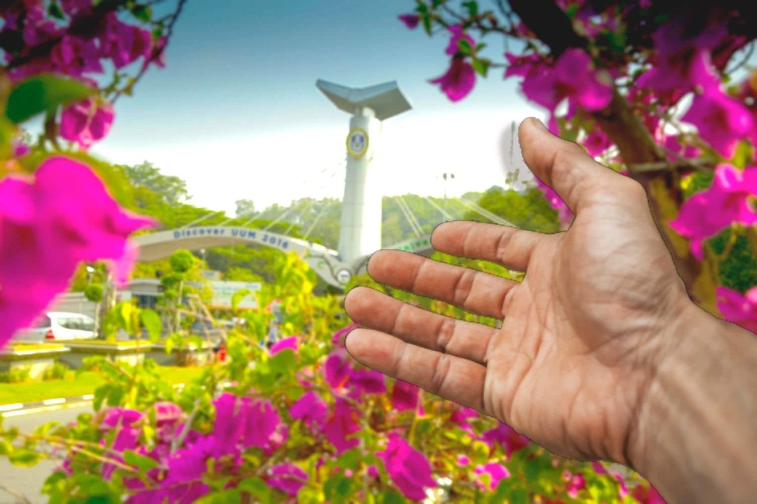 Universiti Utara Malaysia — نصب الحرم بين الأزهار